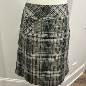 NWOT- Ann Taylor Plaid A-line Skirt with front Pocket. Size 6
